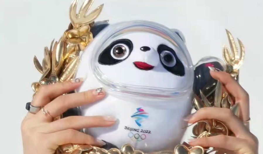 高马尾 谷爱凌才是真顶流！自己设计金龙滑雪服扬国威，同款五环美甲爆火