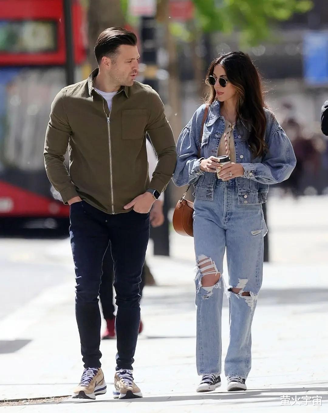 吴浩康|性感女星米歇尔·科甘与老公甜蜜约会,神仙眷侣不离不弃,恩爱有加