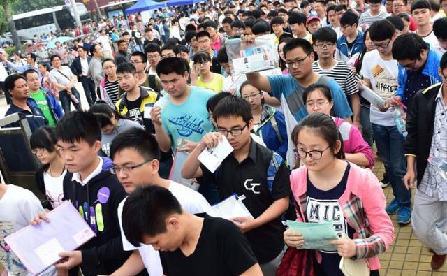 肖战|关晓彤考公上岸，肖战也开始备考了，网友：明星也来抢铁饭碗了？