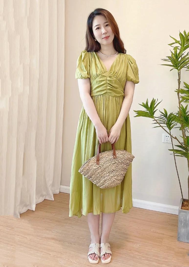 会打扮的“胖女人”有多美?她165cm/142斤,各种美衣美裙都敢穿