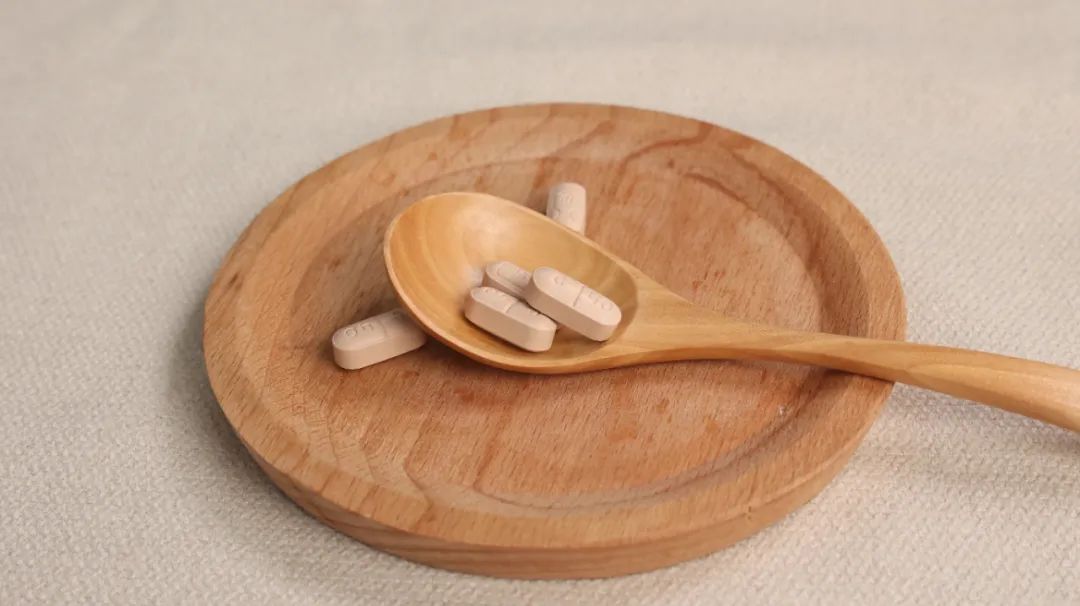 疾病|不供能的维生素到底有何用？身体有3种异常，与维生素B12缺乏有关