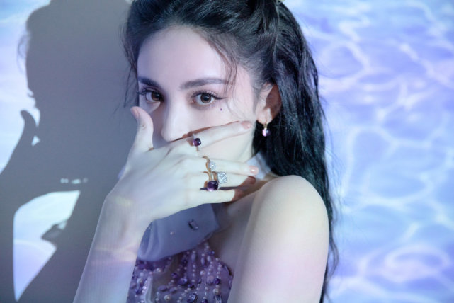 古力娜扎|古力娜扎直播状态优美大方,好像花仙子,网友喜爱,点赞大方