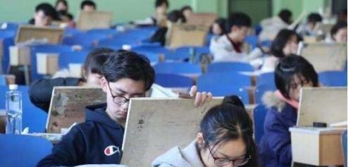 大学|大学“烧钱”的四个专业，学不好收入抵不上学费，毕业生压力较大