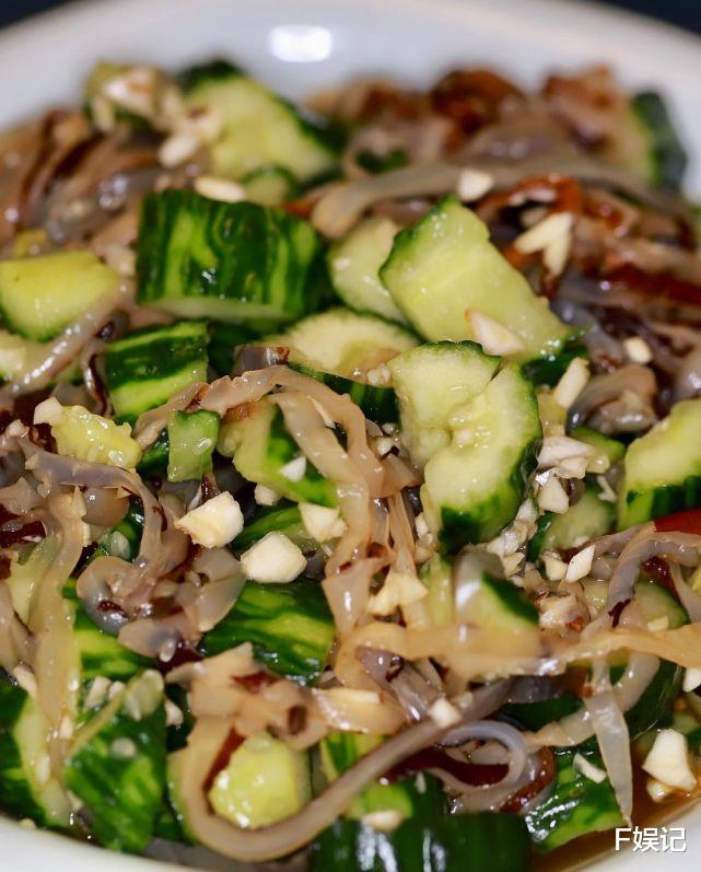 杨卓娜|TVB艺人杨卓娜亲自下厨烹饪美食为继女庆生 与两位继女像亲生母女