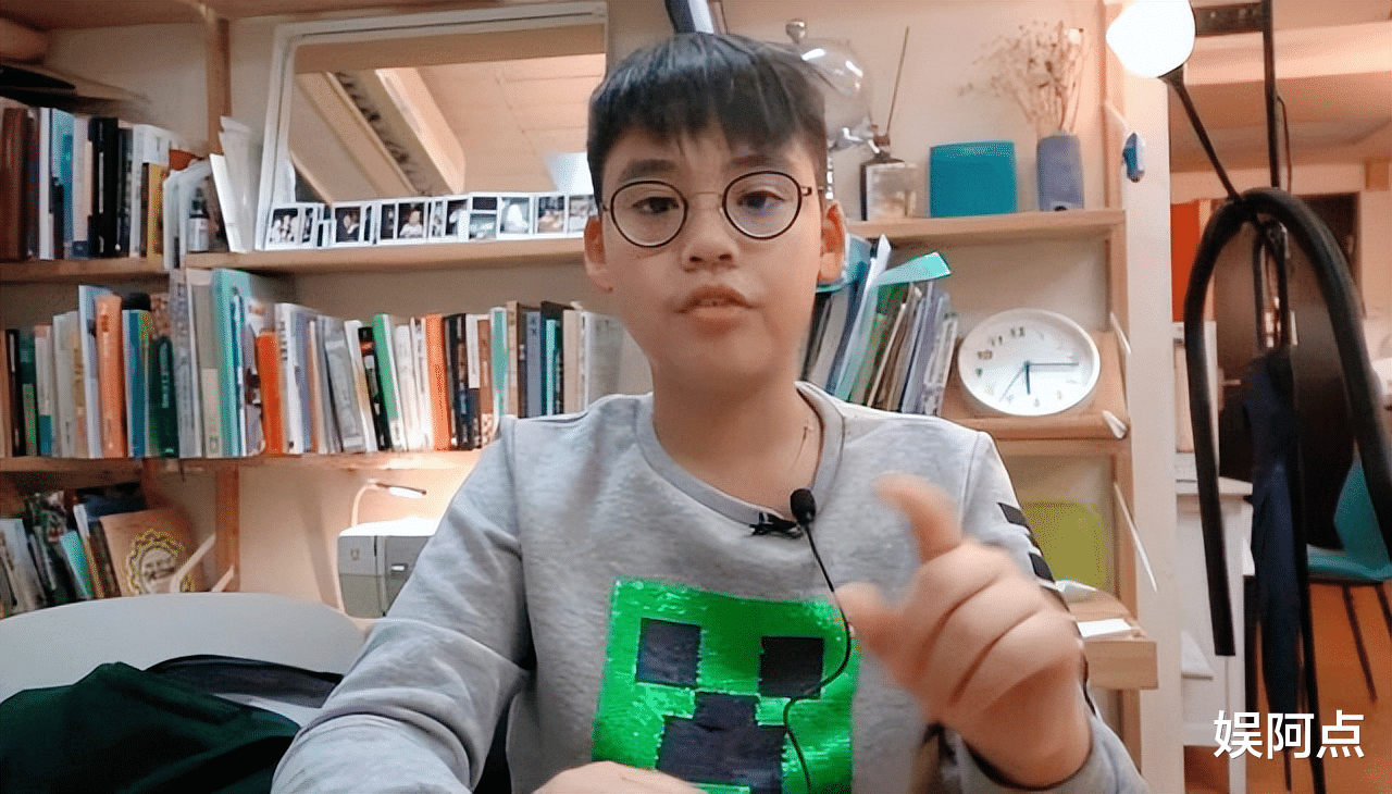 李嘉欣|李嘉欣晒和儿子的“亲密照”，11岁许建彤没能遗传妈妈的好基因