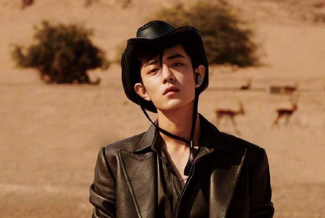 肖战|官方透露肖战一晚参加两次宴会,肖战都是主角,状态似乎不佳