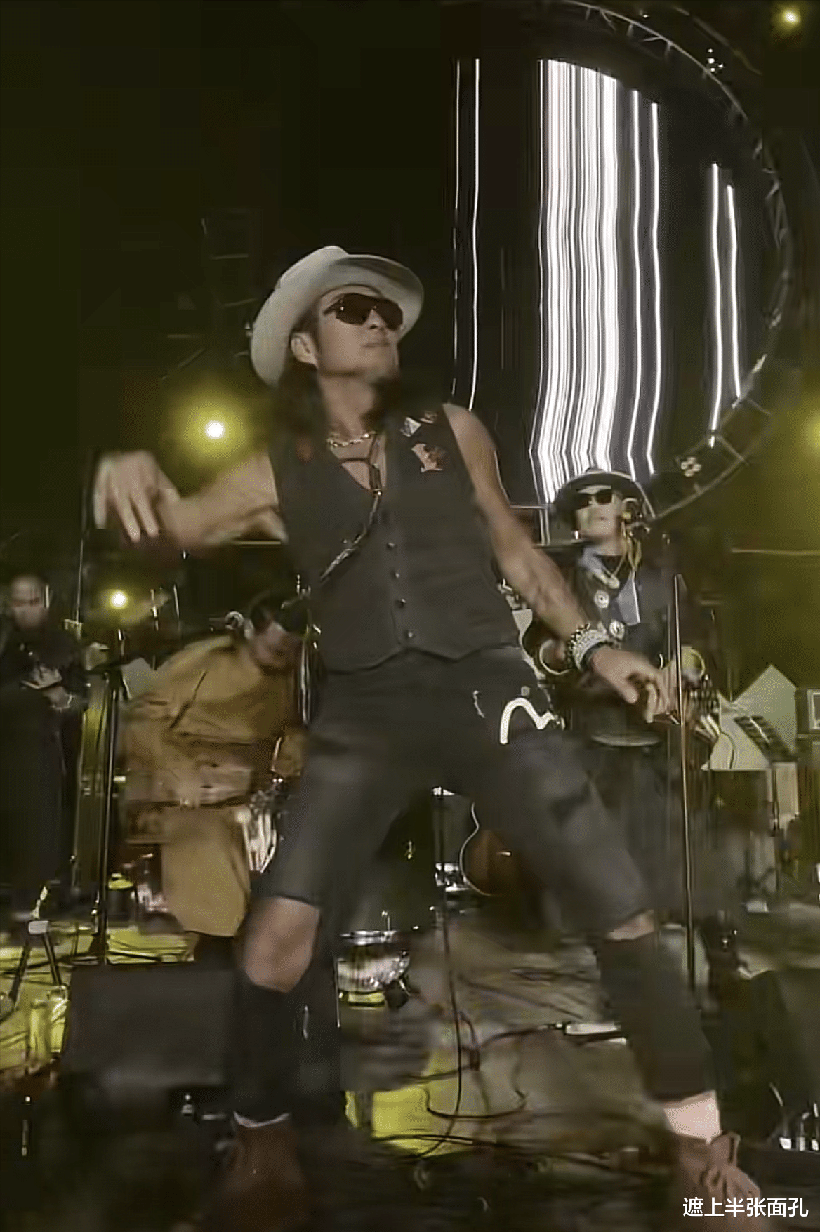 孙兴|58岁孙兴隐居宁夏,DJ、喝酒、老友、旧车,漫步红尘活得无比潇洒