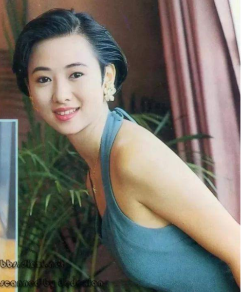 她曾是“亚洲小姐”冠军，容貌美得令人心动，却在13岁时离家出走