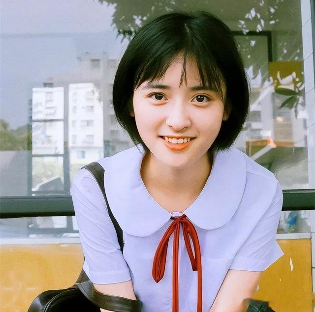 生图|脸垮、腿粗、比例差,5位活在精修的女星,个个都被生图“现形”