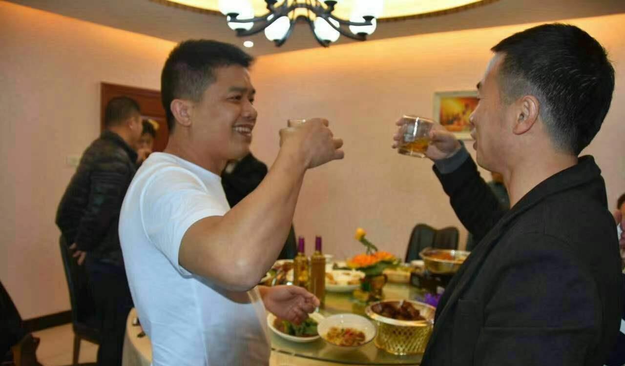 河南木材厂老板赌博输钱,花2万元杀妻,被妻子花10万元送进监狱