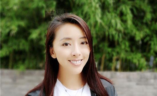 黄小蕾|黄小蕾：拒绝杜淳，倒追大张伟，38天闪婚，为女儿得罪迪士尼