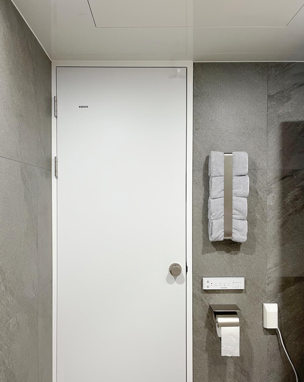 108㎡改造前后对比,单是客厅就被拆成4大功能!玄关让人眼前一亮