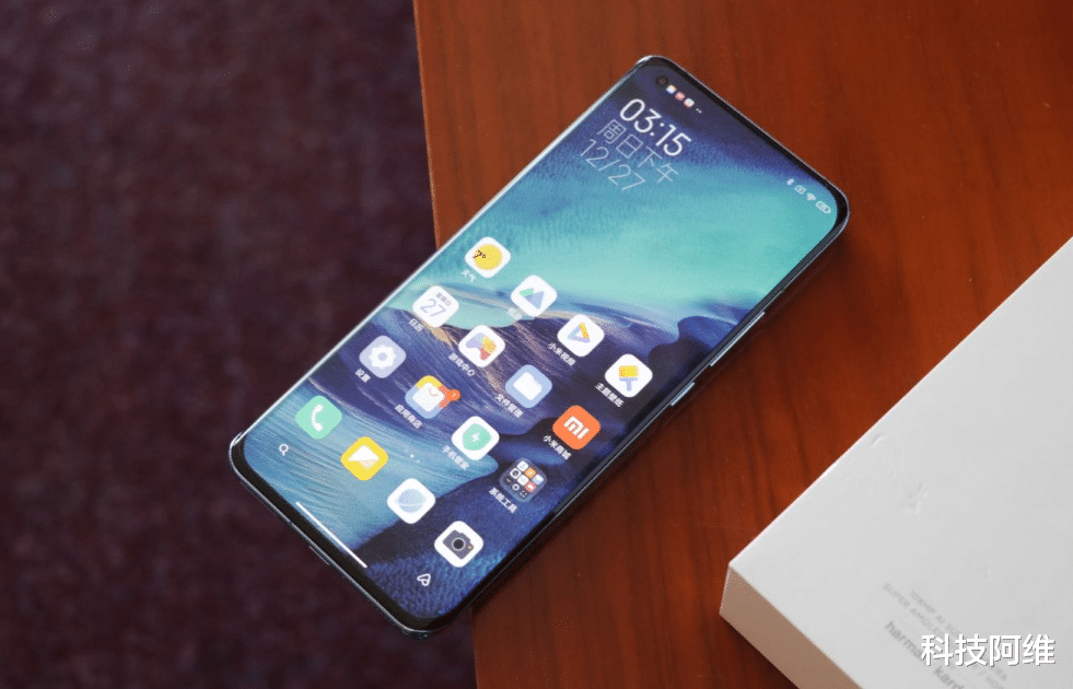 小米科技|小米高端旗舰“5折”销售，12GB+256GB+50W，无奈依然少人问津