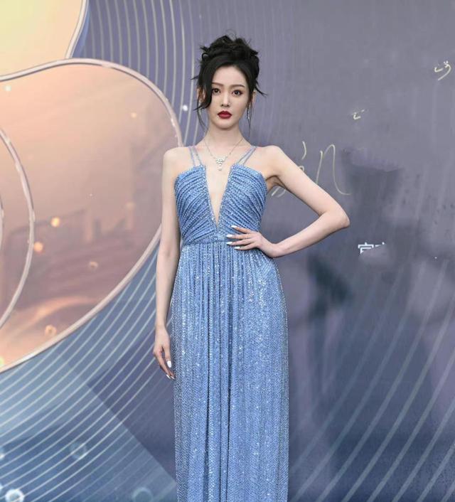 电影|电影之夜红毯,王一博全程不看周冬雨,沈腾搞笑,张天爱显头大