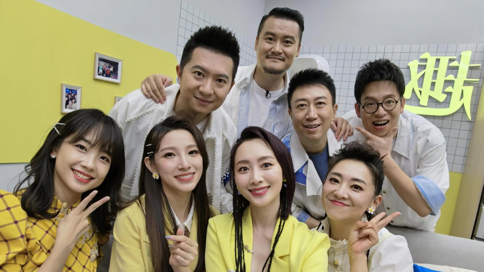 央视|央视逐渐向新媒体发力，年轻主持人被重用，王冰冰成意难平