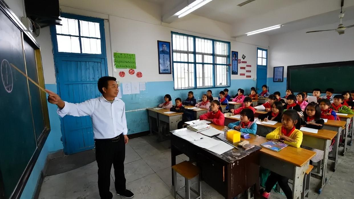 招聘|成都某中学教师招聘，30多人报名竞争5个名额，更有985名校硕士