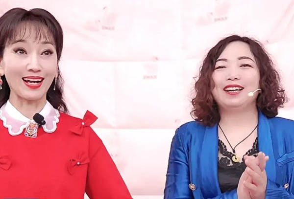 赵雅芝|赵雅芝直播太尴尬，语速太慢助理直接抢话，本尊干脆不说话了