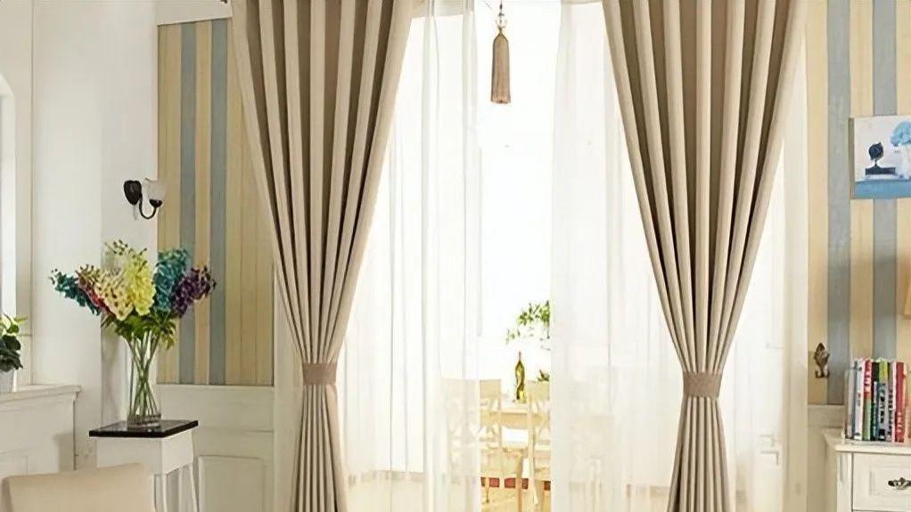 窗帘不要装罗马杆了，有钱人都流行这样做，太实用了