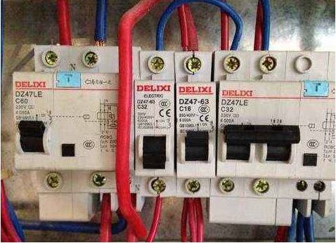 电源开关这样装,入住后才不容易跳闸,老师傅都是这样装