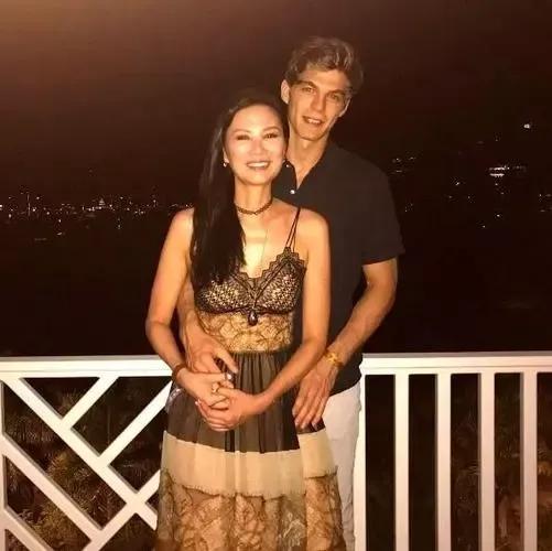 整容|“中国悍妇”邓文迪：送默多克绿帽，离婚分走270亿