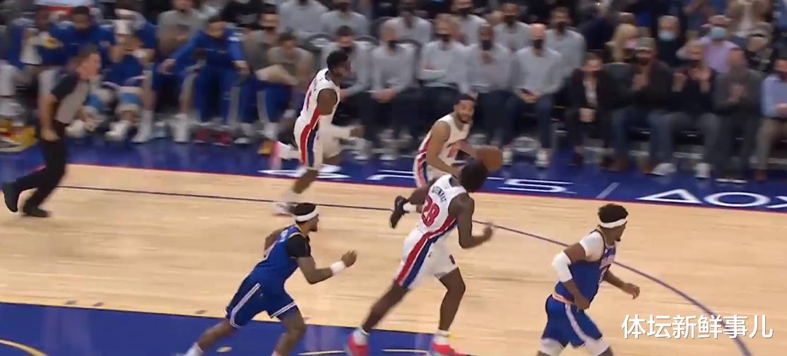 斯蒂芬·庫(kù)里|39+6+12！庫(kù)里找到新死神，湯神打瘋創(chuàng)紀(jì)錄，維金斯罰球引爭(zhēng)議