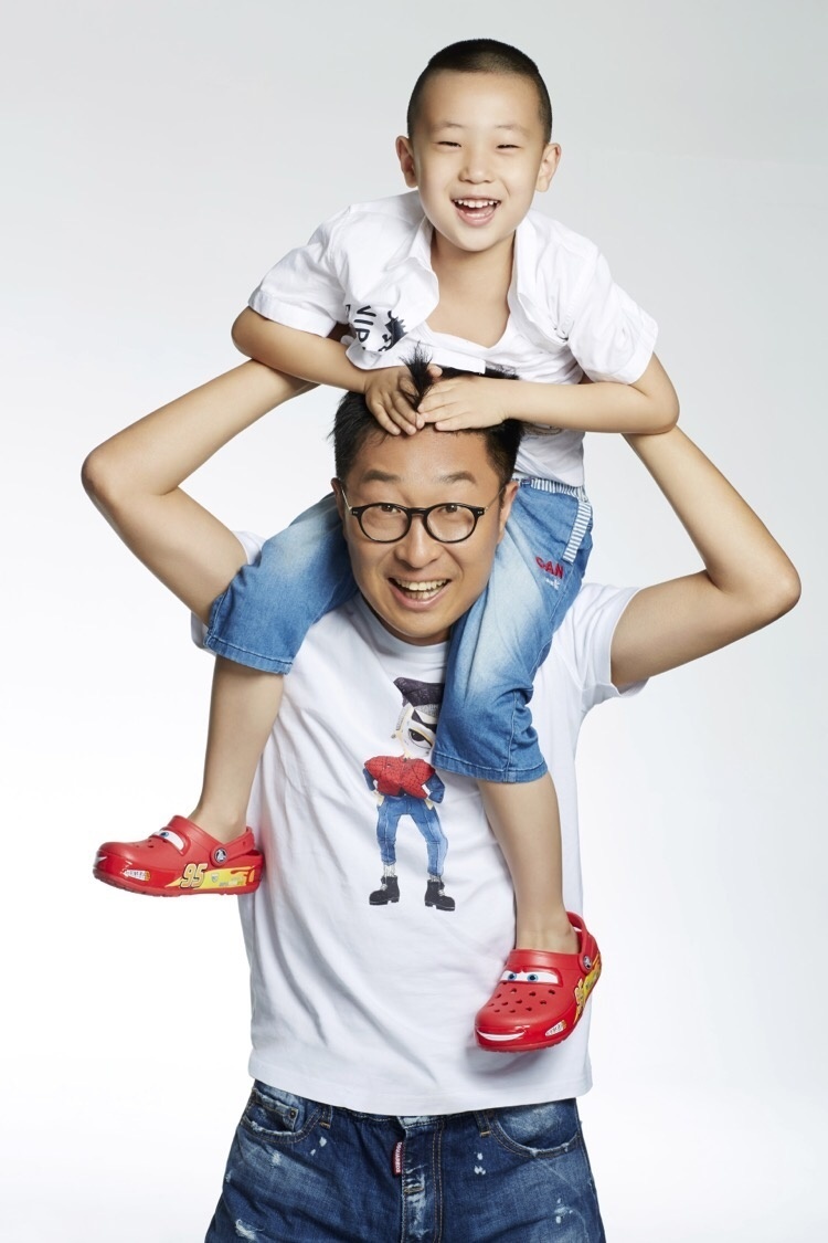 林永健|林永健：穷小子娶最美军花，走红16年零绯闻，靠3招战胜婚姻危机