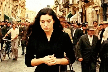 莫妮卡·贝鲁奇|《西西里的美丽传说》：从莫妮卡·贝鲁奇那里学到的10个时尚技巧。