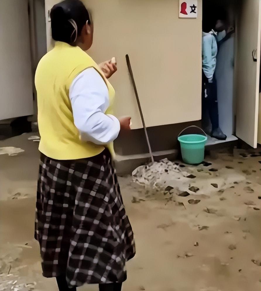 陈萌|陈萌花3000给婆婆买衣服，大衣嫂乐的站街头炫耀，网友：比亚男强