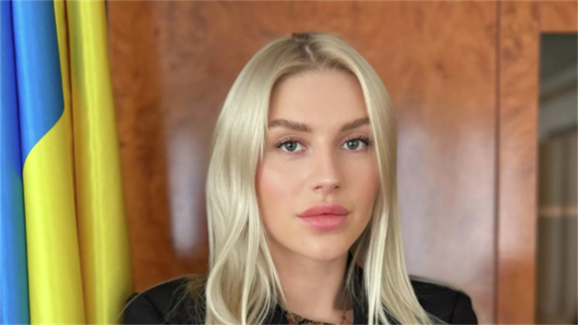 泽连斯基 25岁“美容专家”走马上任，工资高过泽连斯基，且毫无从政经验