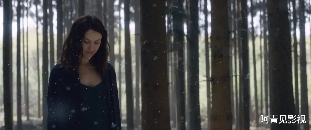 邦女郎|模特出身的“邦女郎”欧嘉，R级电影推荐《二》