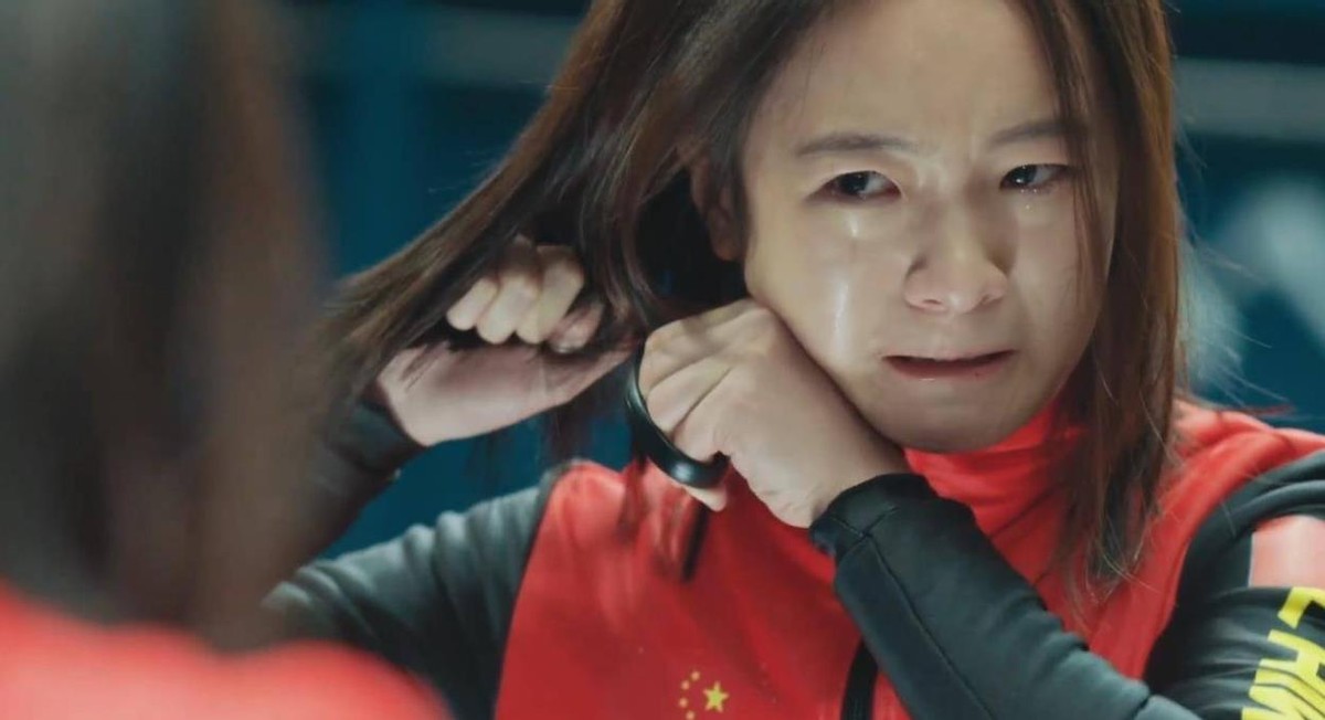 李庚希|背景强大的李庚希，依仗父亲搭上徐静蕾走红，后因乱扔烟头人设崩塌