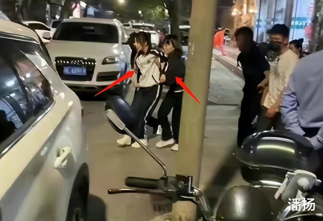 杨紫|杨紫拍戏受伤被架出片场！就医画面曝光神情虚弱，热巴躺枪再引战