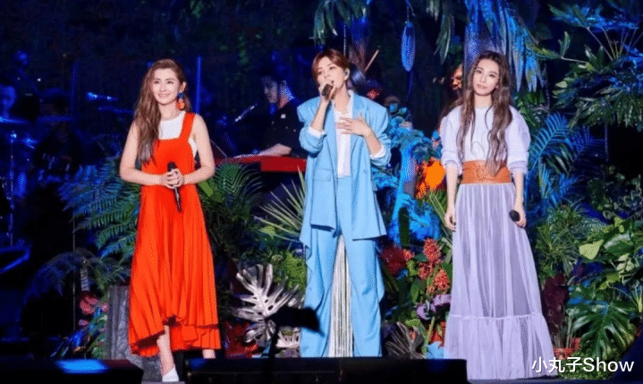 王力宏|Hebe田馥甄现身宣传新歌，穿湖水蓝长裙像窗帘，搭配恨天高也显矮