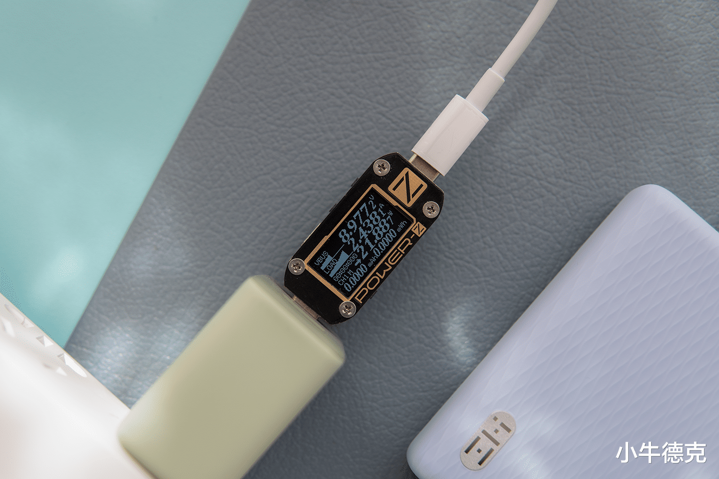 移动电源|巴掌大小,一手掌握,可一次充三台设备的高颜值移动电源