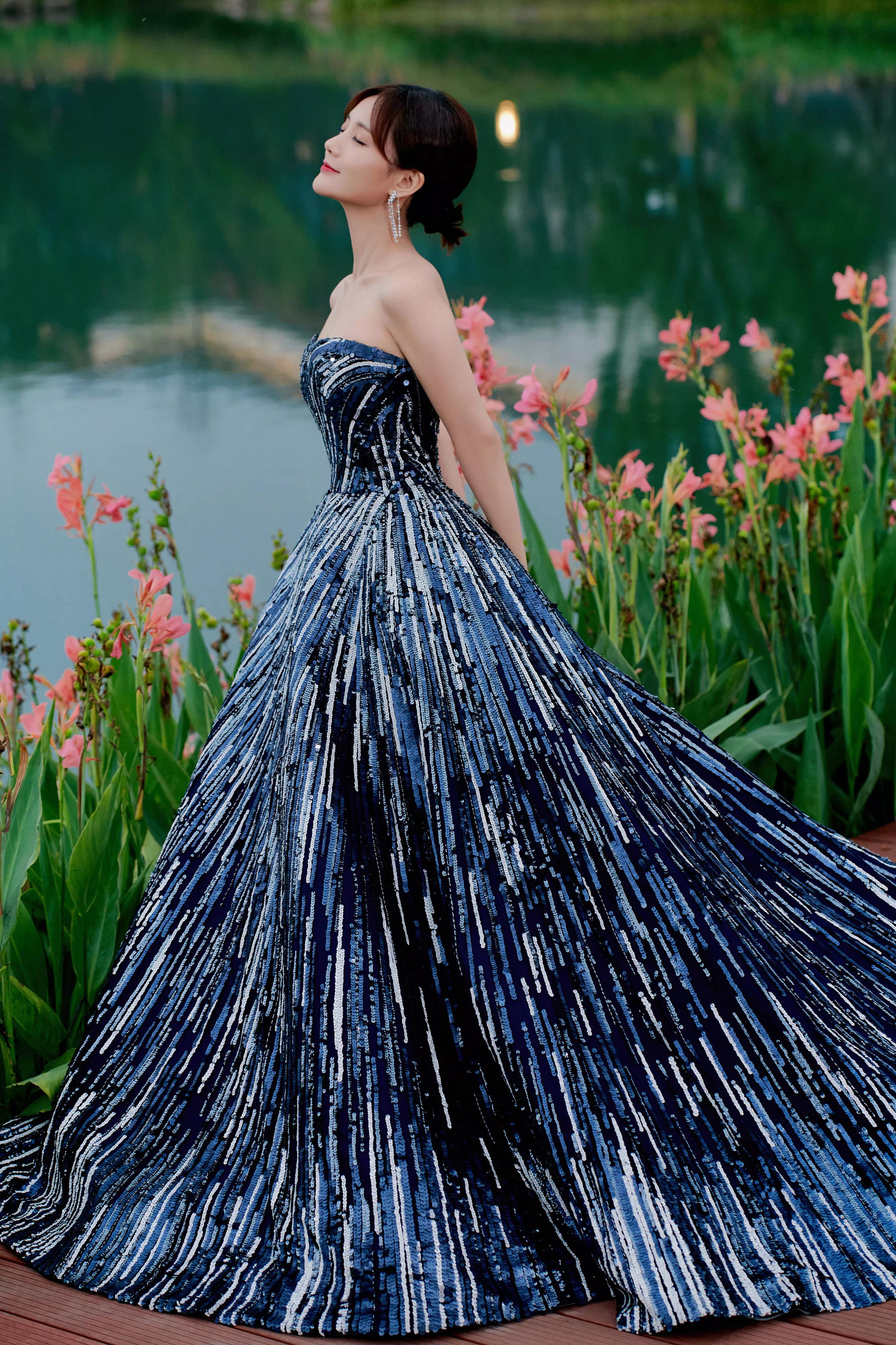 白梦妍|女明星赏花写真合集:刘诗诗 赵丽颖 刘亦菲 杨幂 白鹿 杨颖 李沁 杨紫