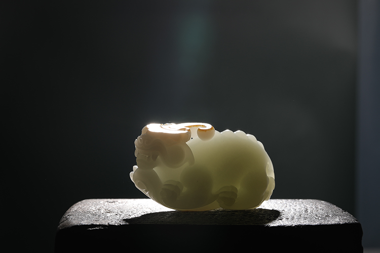 玉雕|「璞玉雅藏」和田玉籽料 红皮白肉 招财貔貅 海派玉雕大师黄杨洪作品