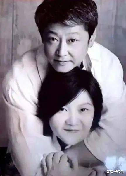 洪晃|陈凯歌61岁前妻洪晃疑似精神出问题了,出身名门的她是在做自己还是真疯了?