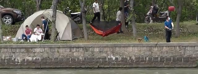 代购|明目张胆！男女伪钓鱼人组团使用黑科技，网友：必须增加违法成本