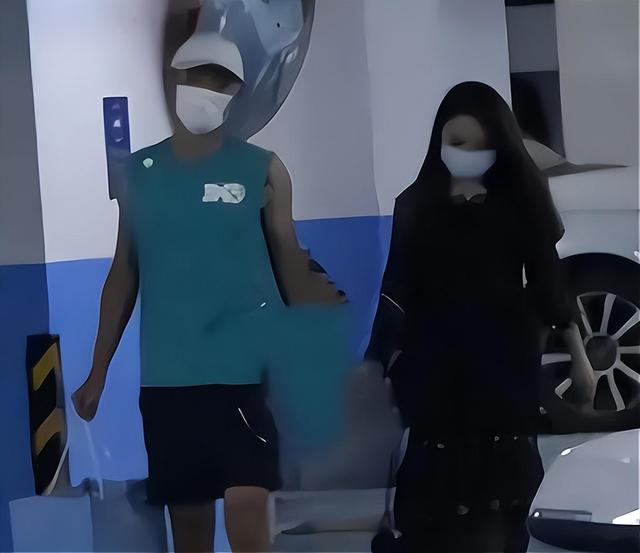 小姐姐|张继科恋情曝光!不是刘诗雯,放弃景甜,为何选择二婚带娃的她?