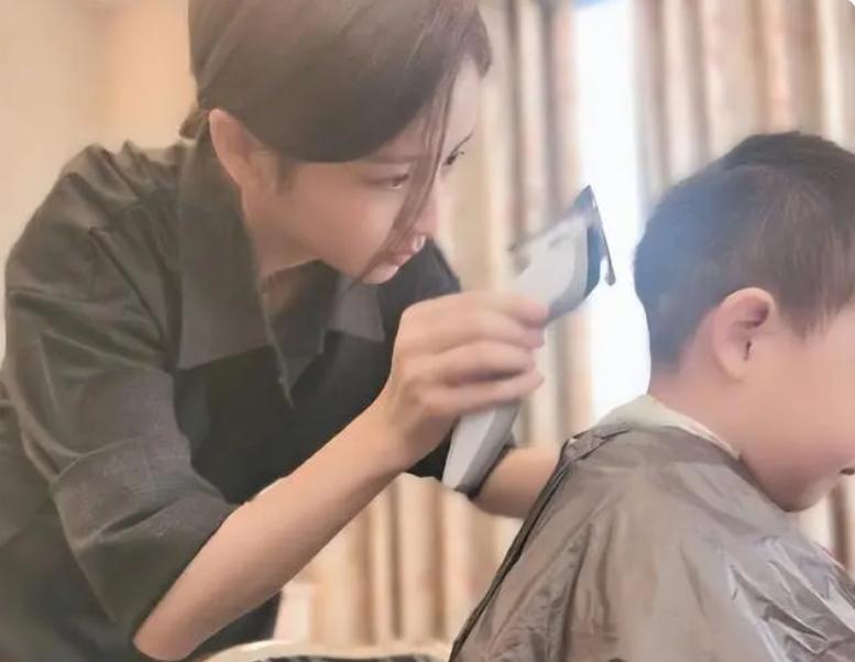 佟丽娅|佟丽娅为儿子庆生!7岁朵朵成小胖墩,陈思诚与女友嗨玩懒理儿子