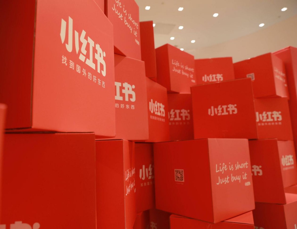 映客|小红书“种草”潮玩,但“醉翁之意不在酒”