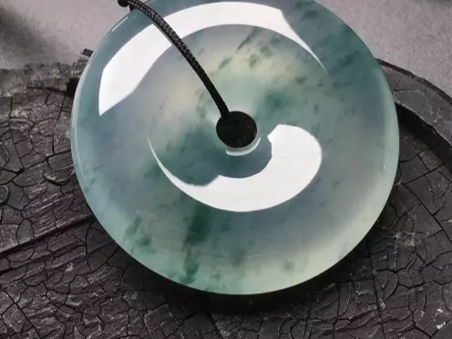 翡翠|中国人自古喜爱圆，在翡翠中，圆会被用到什么形状中呢？