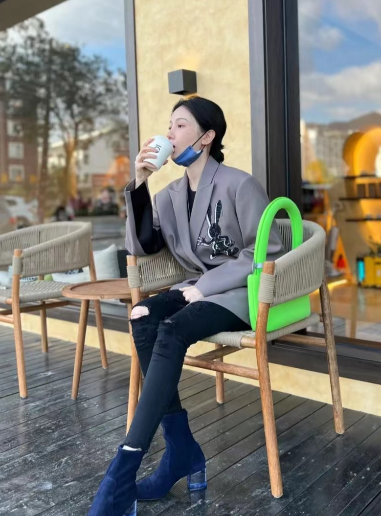 亲子阅读|上班族女生怎么穿才更加时尚?来看看陈小纭的穿搭,让你在职场更加自信