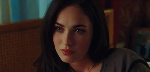 好莱坞|靠性感成名,被好莱坞联名封杀,话题女神R级新片,尺度依旧不减