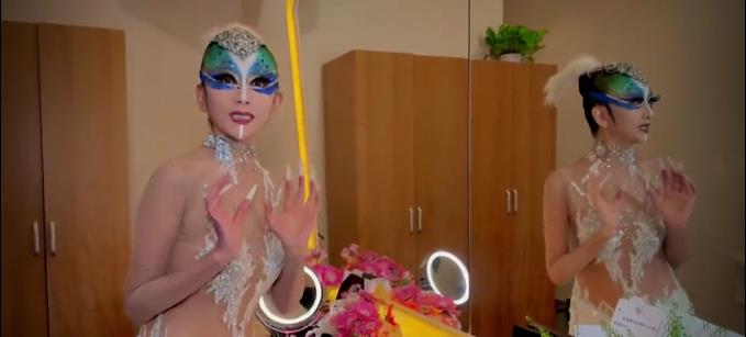 杨丽萍|64岁杨丽萍再跳孔雀舞，身材纤细皮肤紧致，一天演5场不嫌累