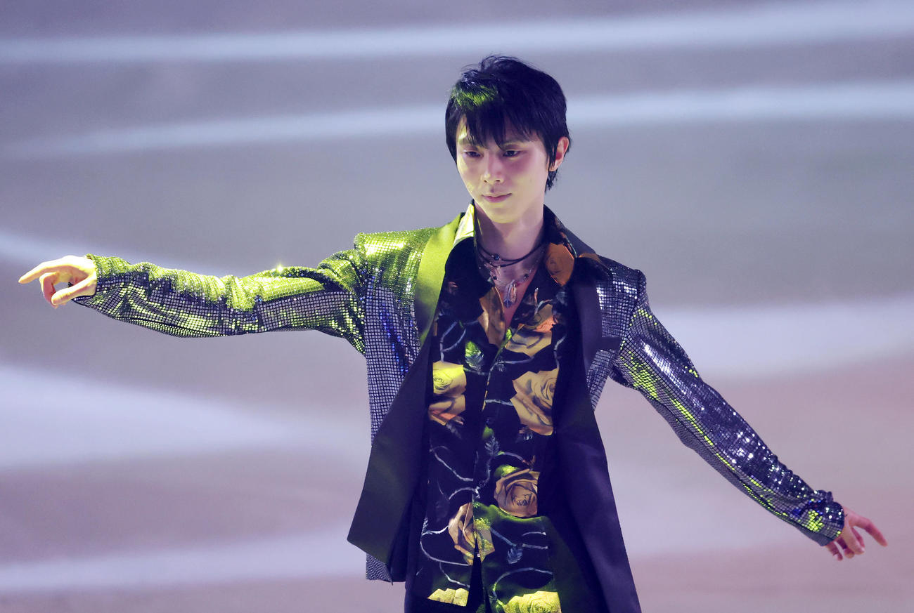 羽生结弦|羽生结弦首日冰演开场!他又一次拯救了服装设计师!