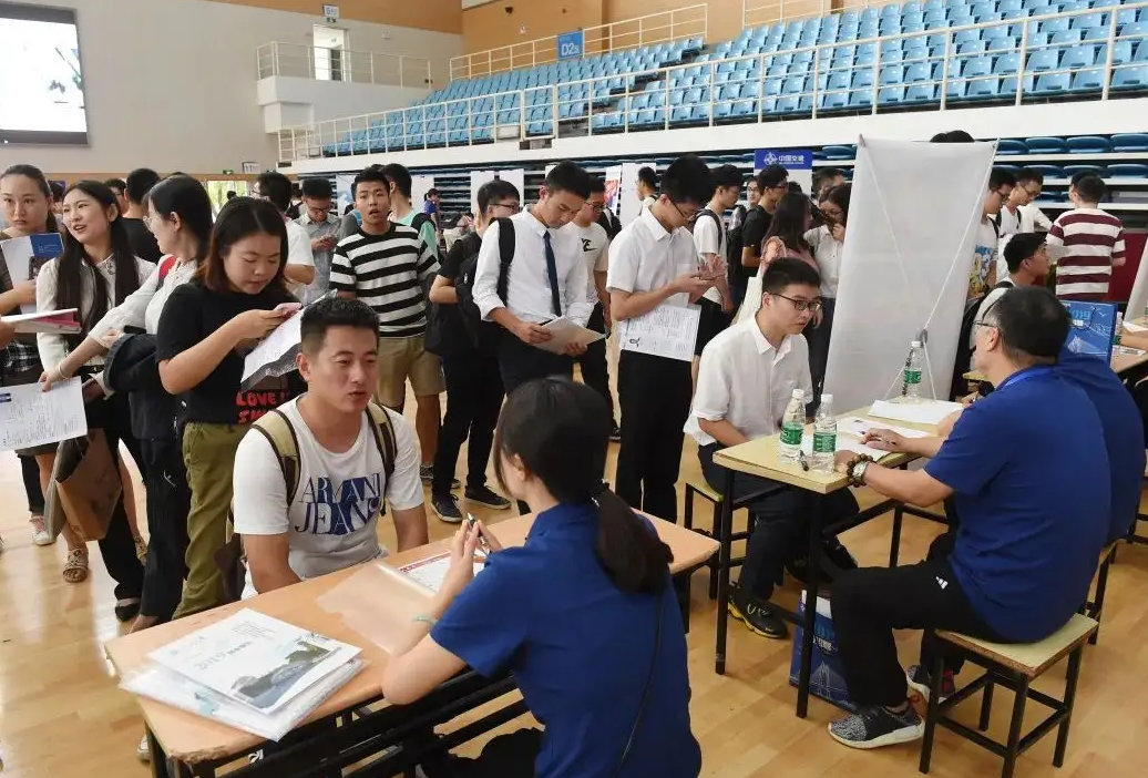 大学生|踩了坑才知道,应聘同样的企业,校招途径和社招的待遇根本不同