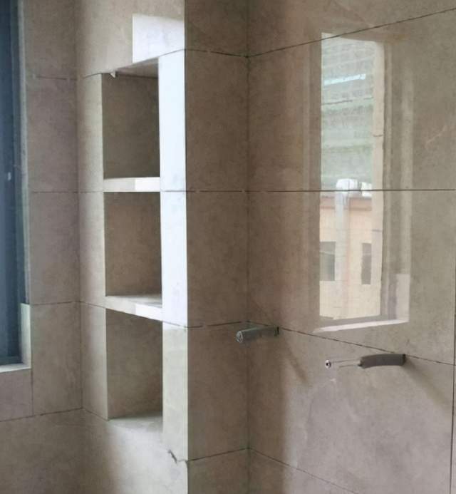 老婆非要在淋浴房装丑玩意,入住才知好用,老师傅说她有点懂行