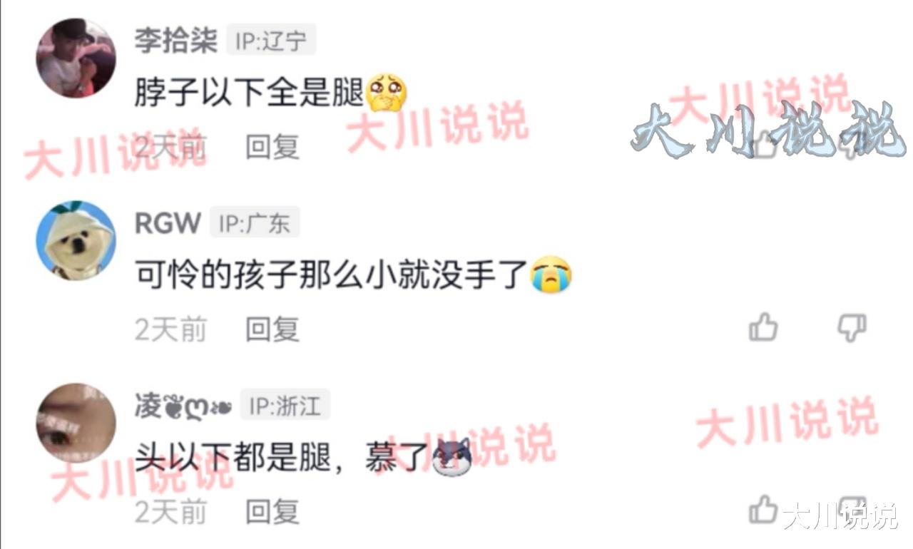 四川一女大学生真苗条,只穿裤子搞怪,网友:头以下全是腿,慕了