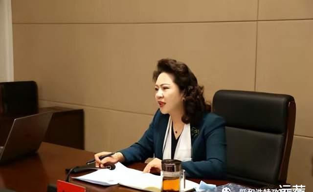 女副局长李少莉海量工作照曝光!在单位开会也会精心打扮!